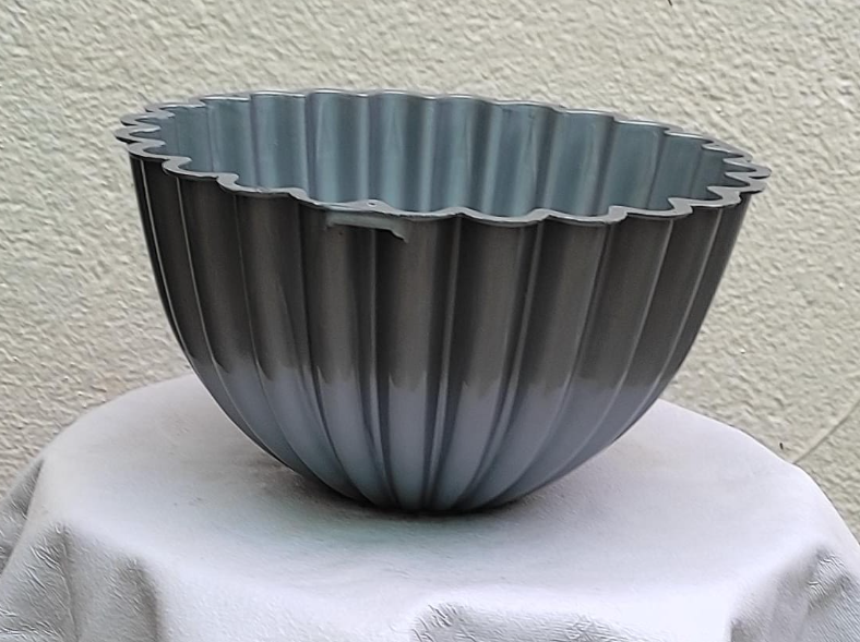 Hanging pot no 2